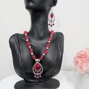 Necklace and earrings set pink